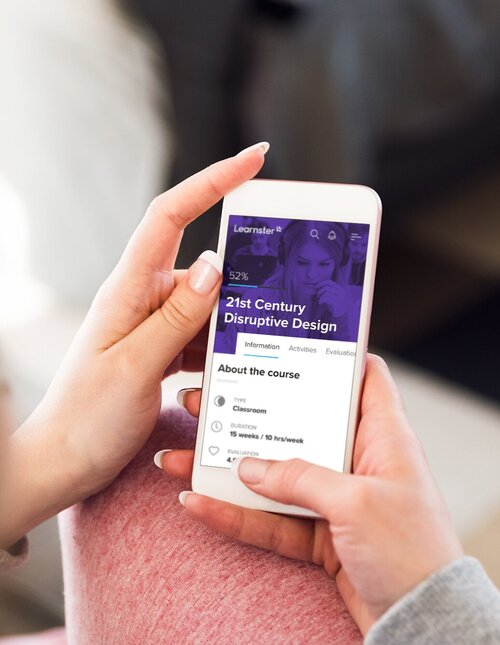 learnster-woman-mobile